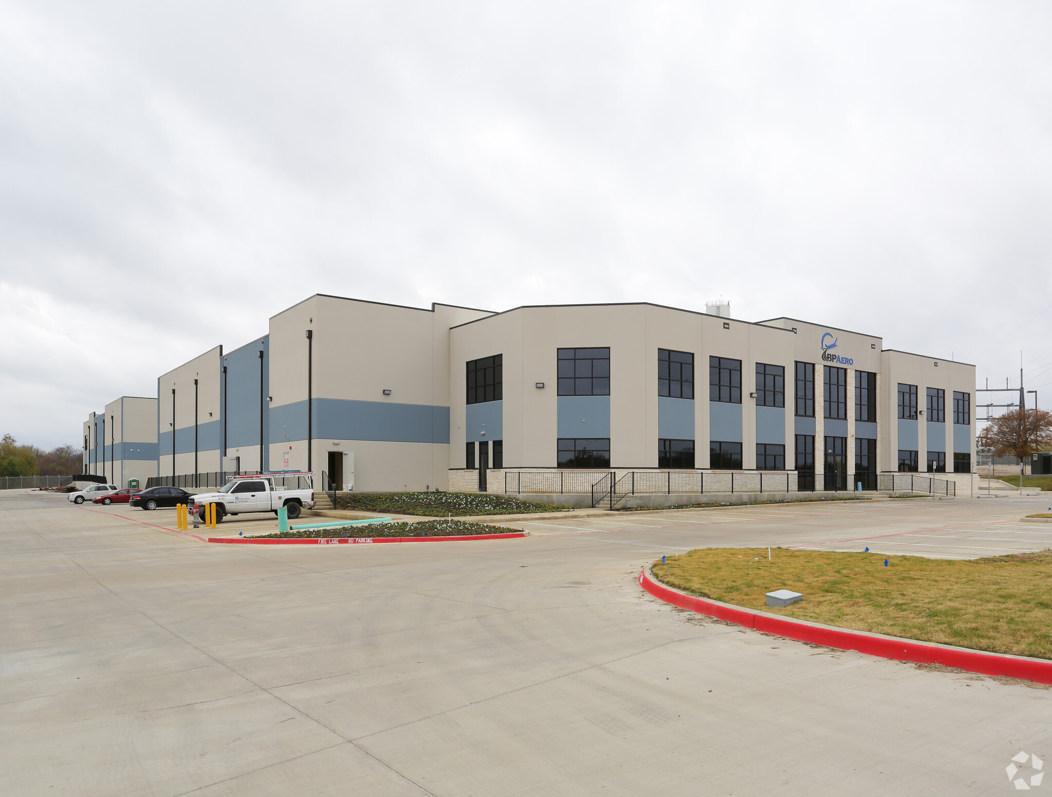 5260 Valley View Ln, Irving, TX for lease Primary Photo- Image 1 of 17