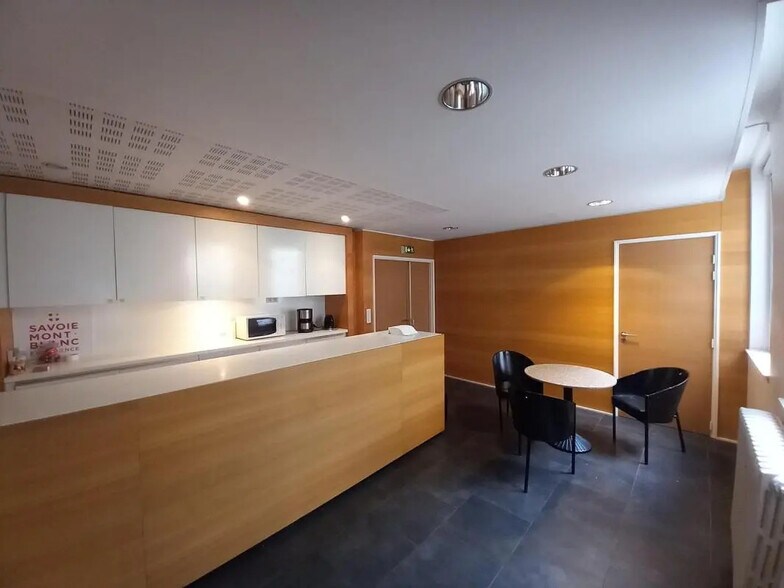 Office in Paris for sale - Interior Photo - Image 2 of 18