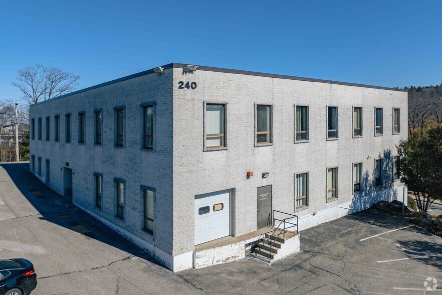 240 Bear Hill Rd, Waltham, MA for lease - Building Photo - Image 2 of 5