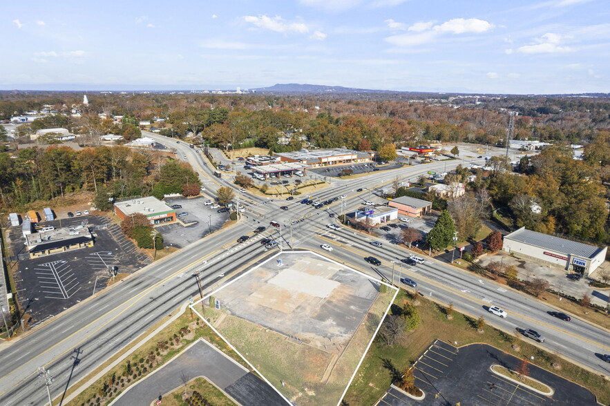 1301 S Pleasantburg Dr, Greenville, SC for lease - Building Photo - Image 2 of 5