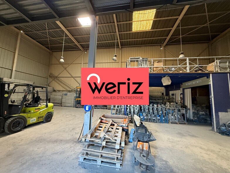 Industrial in Le Rove for lease - Building Photo - Image 2 of 8