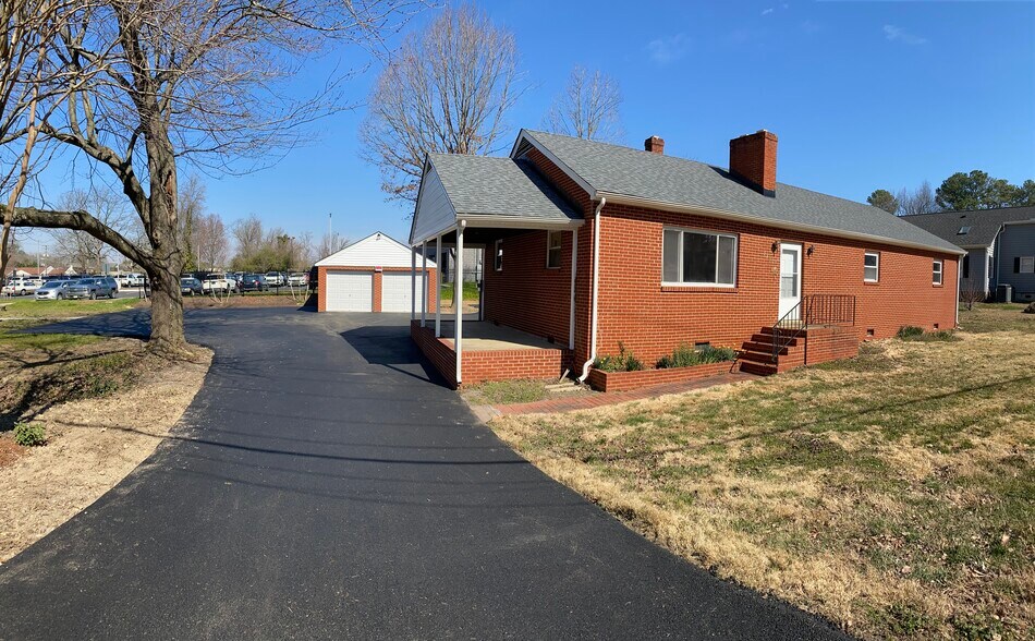 3304 N Parham Rd, Henrico, VA 23294