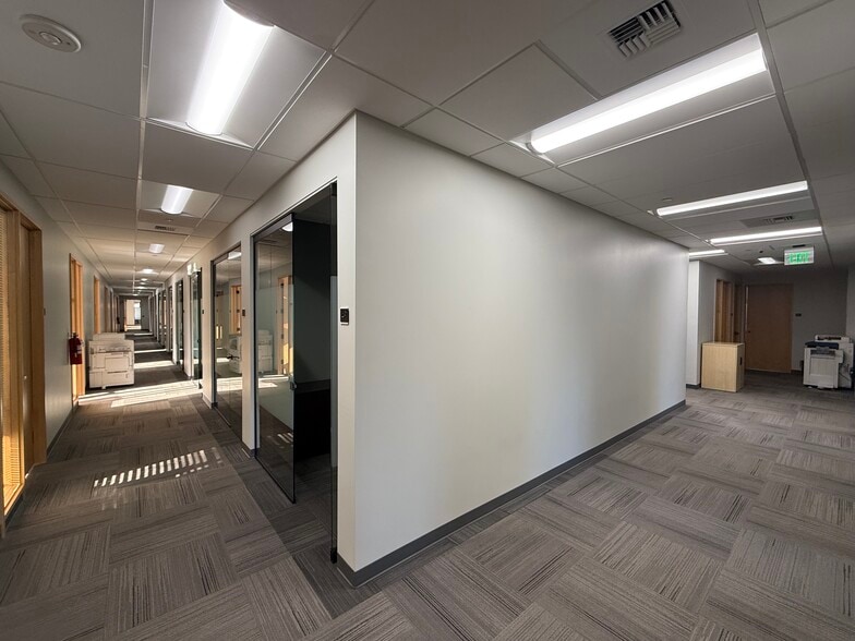 301 116th Ave SE, Bellevue, WA for lease - Lobby - Image 3 of 18