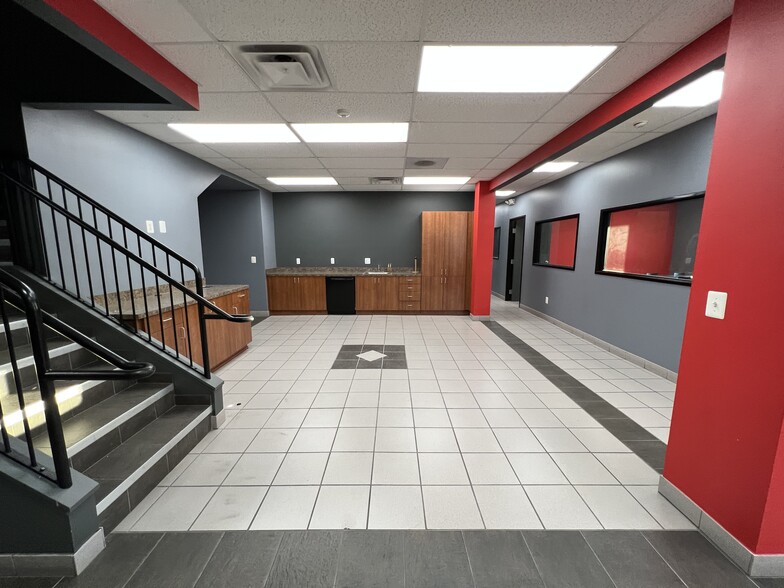 Dispensary/Processing/Industrial space, Warren MI - Warehouse