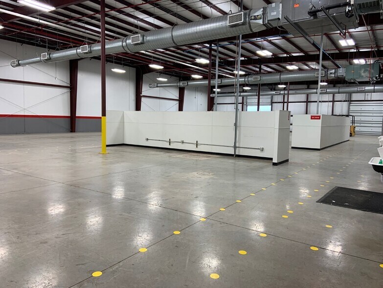 3501 Galaznik Rd, Angleton, TX 77515 Flex Building on 2+ Acres