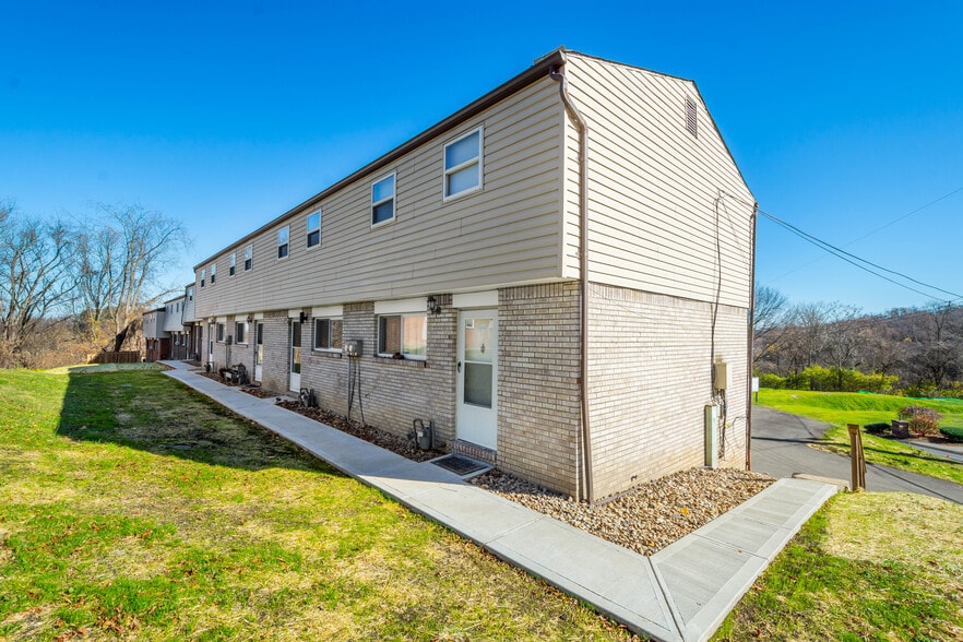 1567 Cathell Rd, Pittsburgh, PA for sale - Building Photo - Image 1 of 32