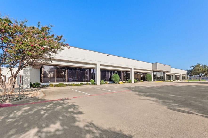 4300 Beltway Pl, Arlington, TX for lease - Building Photo - Image 1 of 33