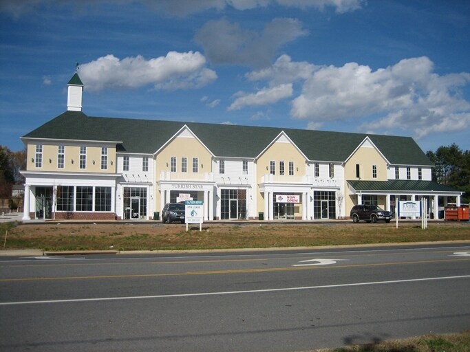 375 Four Leaf Ln, Charlottesville, VA for sale - Primary Photo - Image 1 of 1