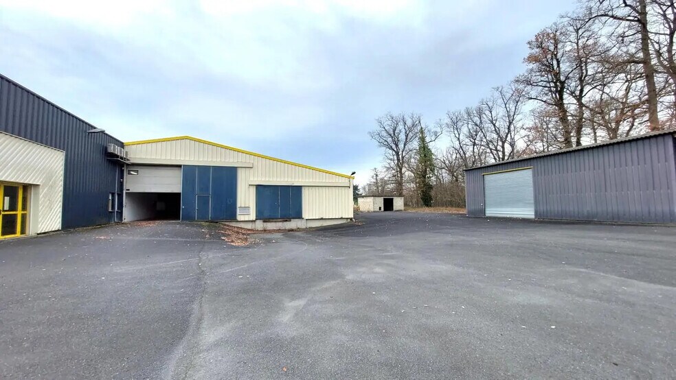 Flex in Angoulême for lease - Building Photo - Image 3 of 10