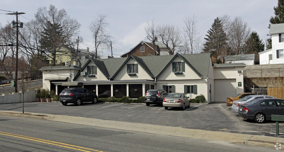 129 Birch Hill Rd, Locust Valley, NY for sale - Primary Photo - Image 1 of 1