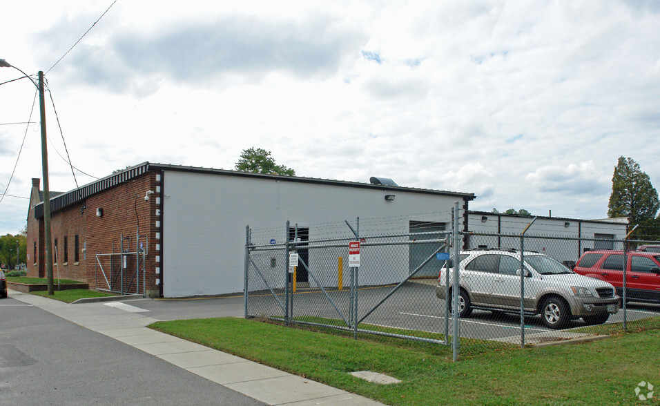 20-30 W Williamsburg Rd, Sandston, VA for lease - Building Photo - Image 2 of 5