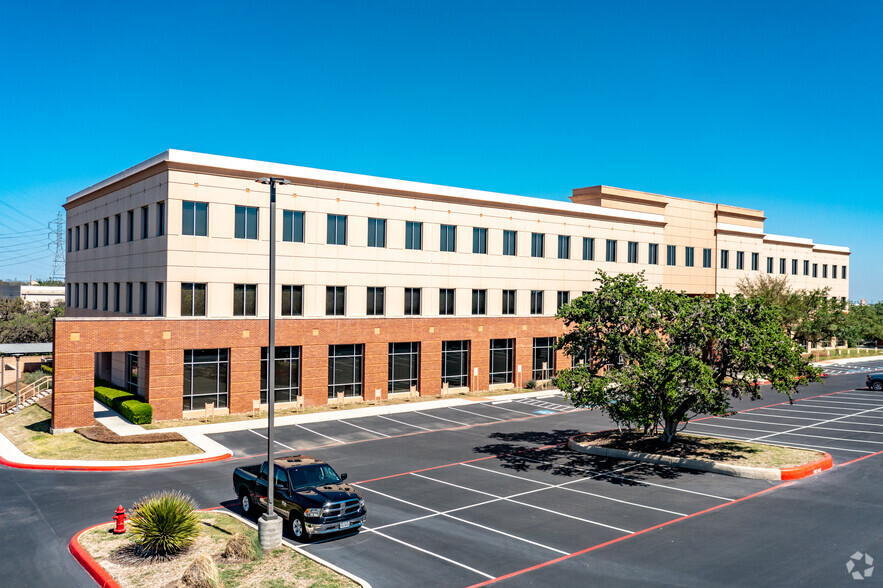 777 E Sonterra Blvd, San Antonio, TX for lease - Building Photo - Image 2 of 6