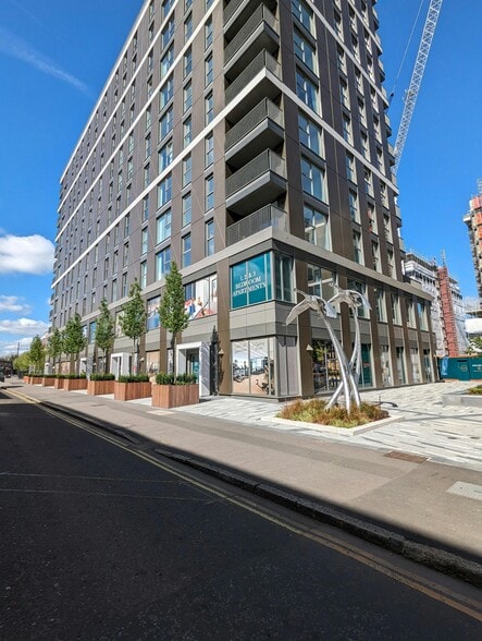 32 London Rd, Staines for lease - Building Photo - Image 3 of 4