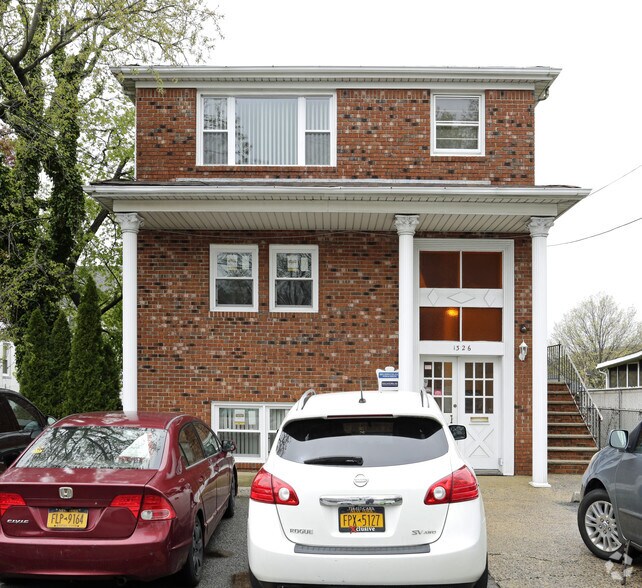 1326 Clove Rd, Staten Island, NY for sale - Primary Photo - Image 1 of 1