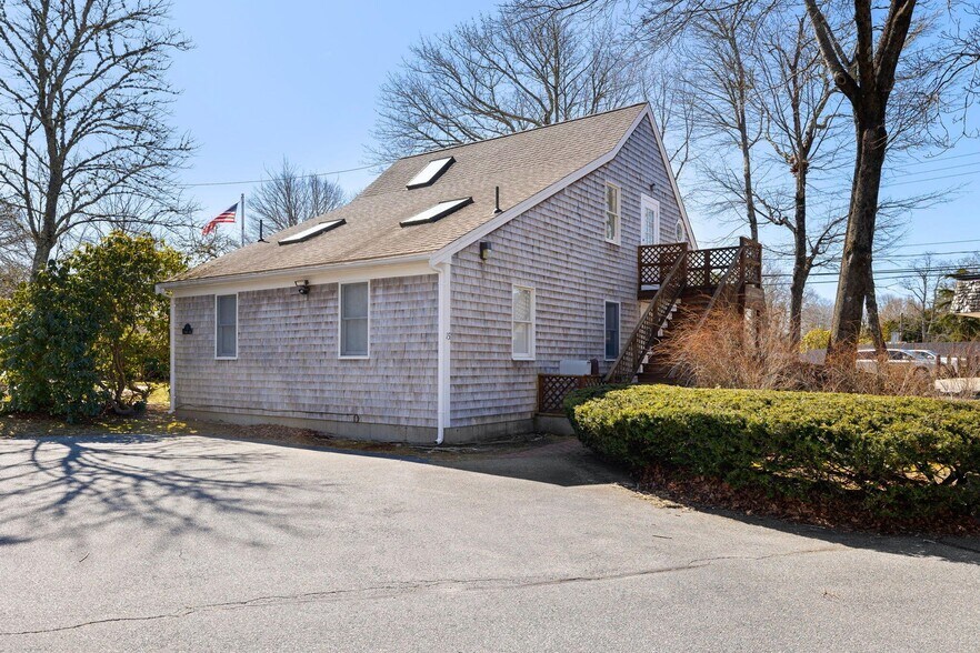 15 Simpson Ln, Falmouth, MA for sale - Building Photo - Image 3 of 26