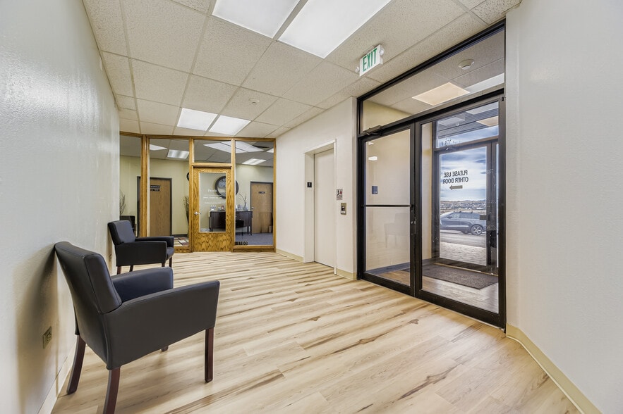 19600 E Parker Square Dr, Parker, CO for lease - Building Photo - Image 3 of 36