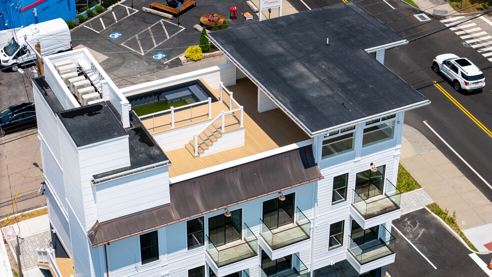 32 Broadway Ave, Mystic, CT for sale - Building Photo - Image 2 of 32