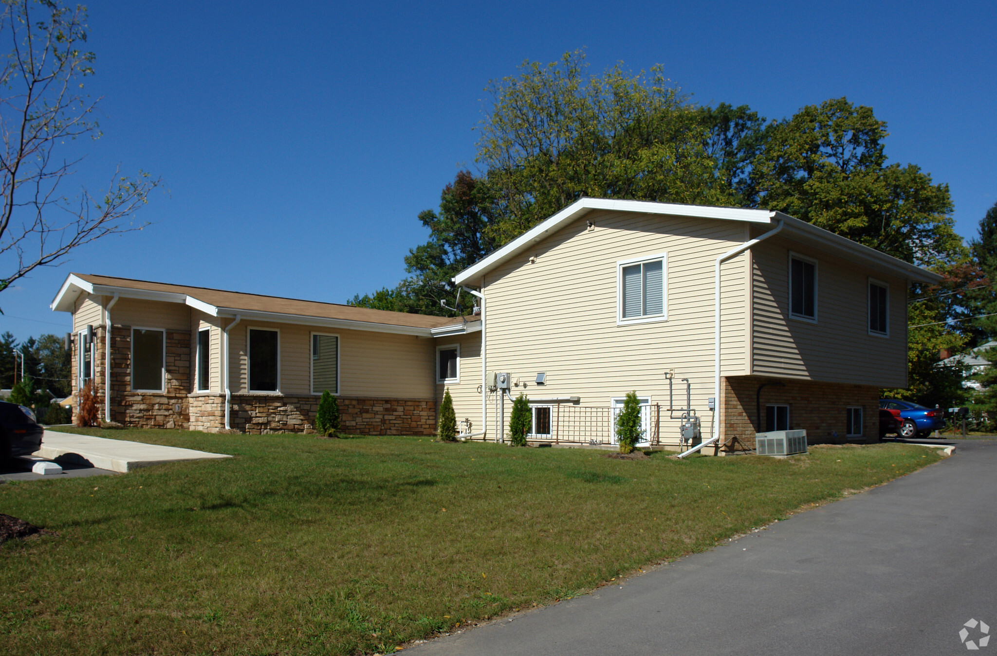 5107 N Bend Dr, Fort Wayne, IN for sale Primary Photo- Image 1 of 1