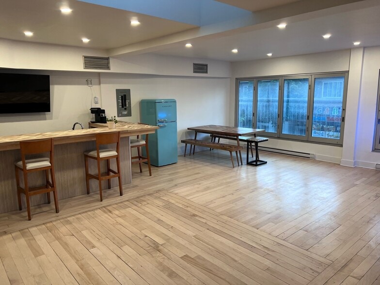2219-2229 St Bélanger, Montréal, QC for lease - Interior Photo - Image 2 of 17
