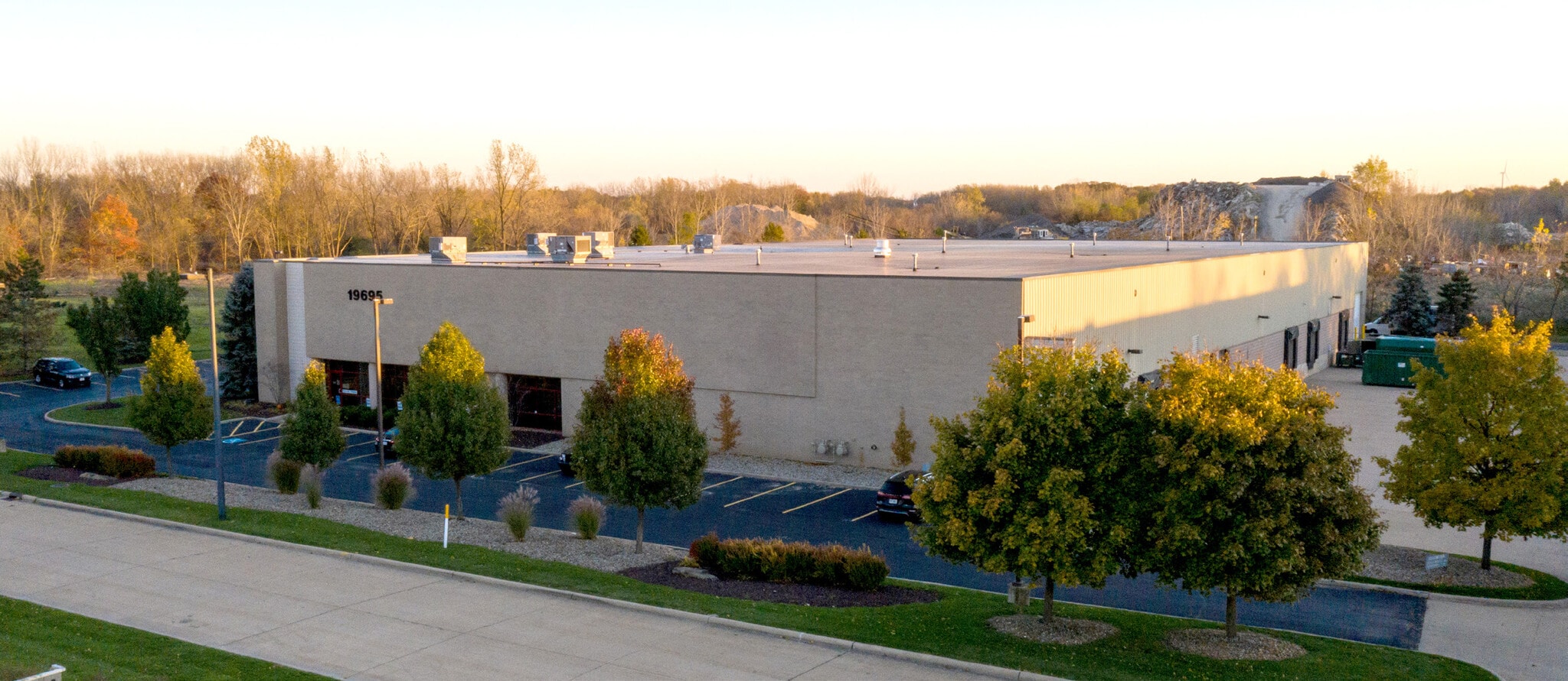 19695 Commerce Pky, Middleburg Heights, OH for lease Building Photo- Image 1 of 3