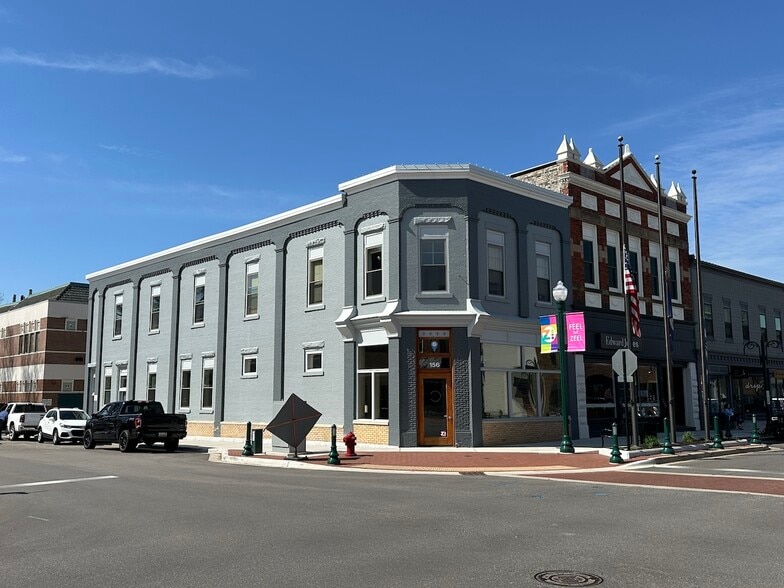 156 E Main Ave, Zeeland, MI for lease - Building Photo - Image 1 of 4
