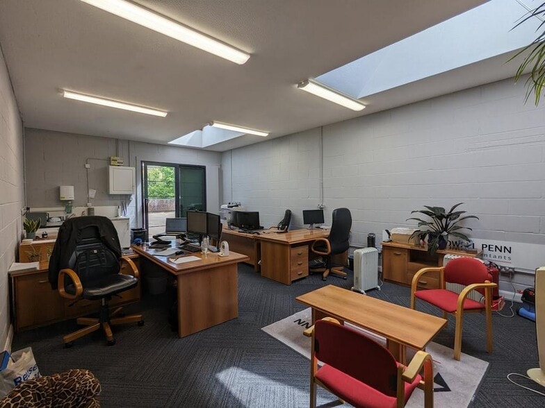 Station Rd, Guildford for lease - Building Photo - Image 3 of 8