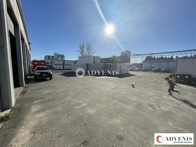 Flex in Bassens for sale - Building Photo - Image 3 of 9