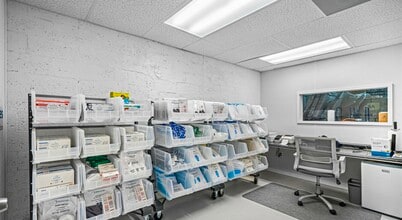 421 NE 7th Ave, Boynton Beach, FL for lease Interior Photo- Image 2 of 6