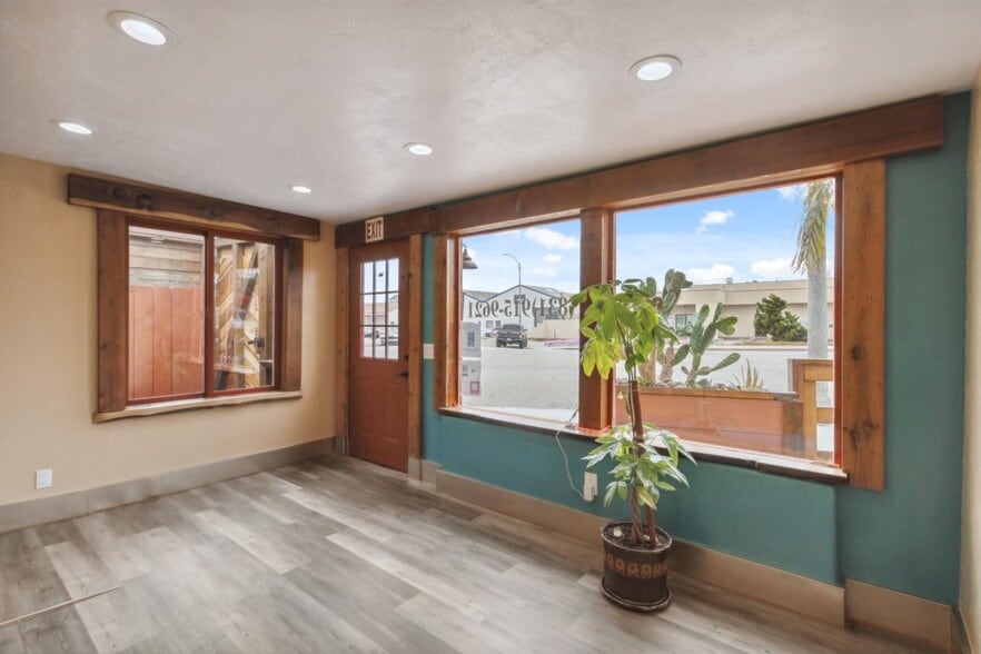 1637 Del Monte Blvd, Seaside, CA for sale - Building Photo - Image 2 of 28