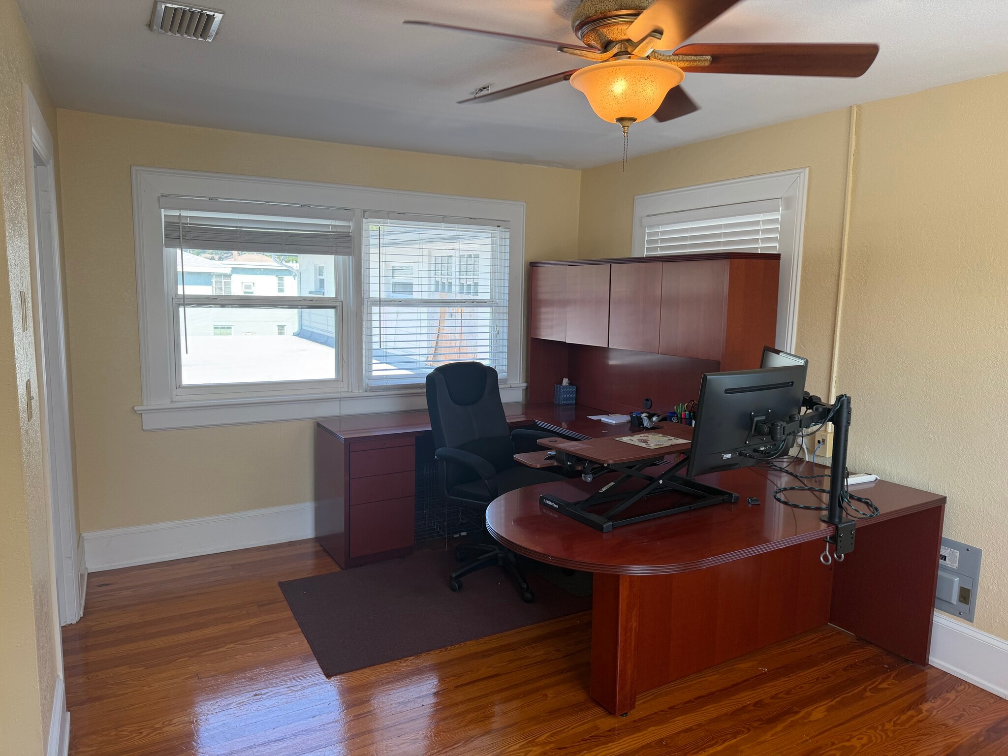 912 Jackson St N, Saint Petersburg, FL for lease Interior Photo- Image 1 of 25
