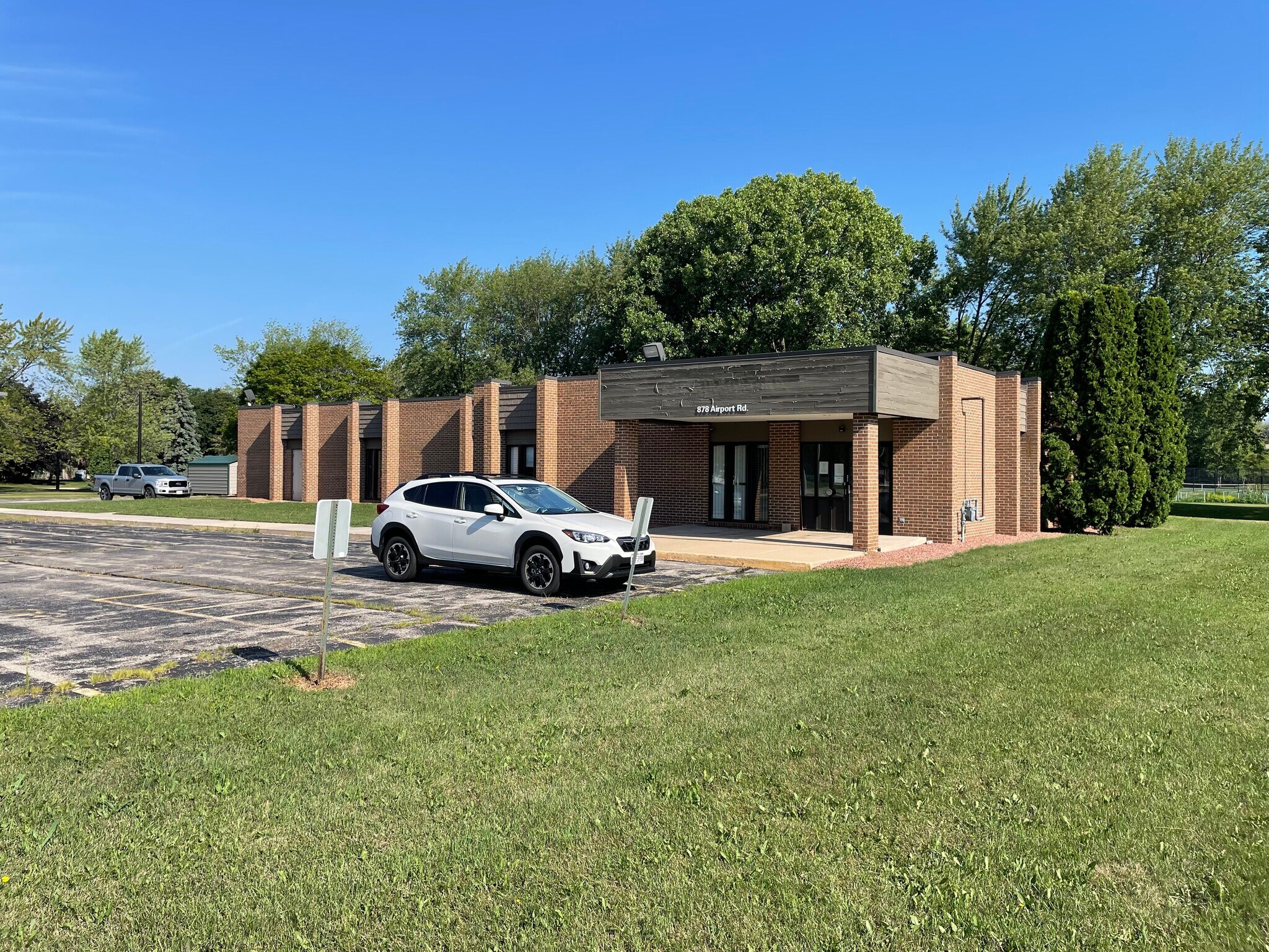 878 W Airport Rd, Menasha, WI for sale Building Photo- Image 1 of 1