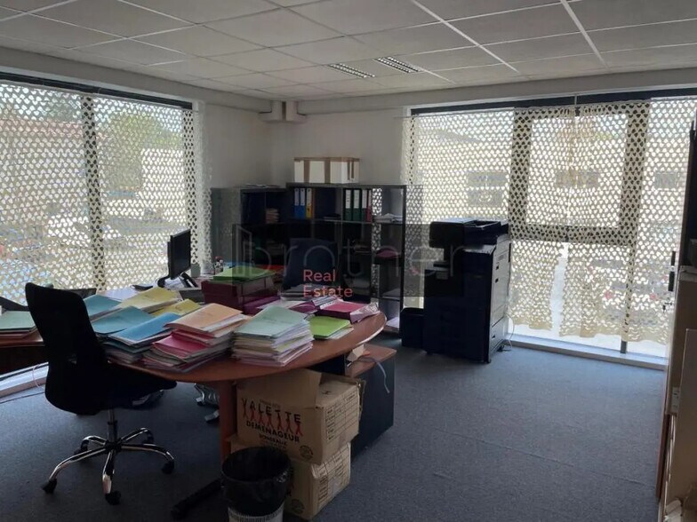 Office in Lormont for lease - Interior Photo - Image 3 of 8