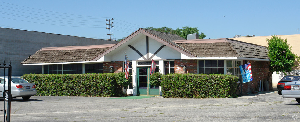 8719 Lindley Ave, Northridge, CA for lease - Primary Photo - Image 1 of 2