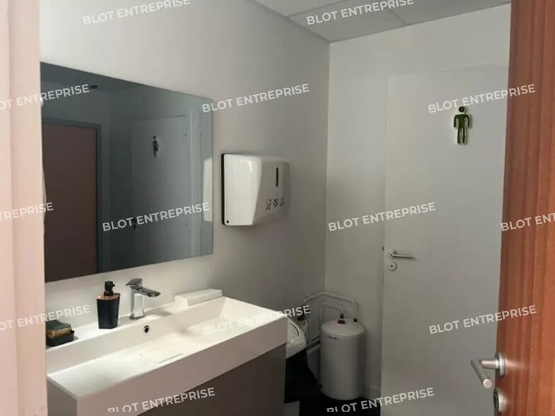 Flex in Lamballe-Armor for sale - Interior Photo - Image 2 of 4