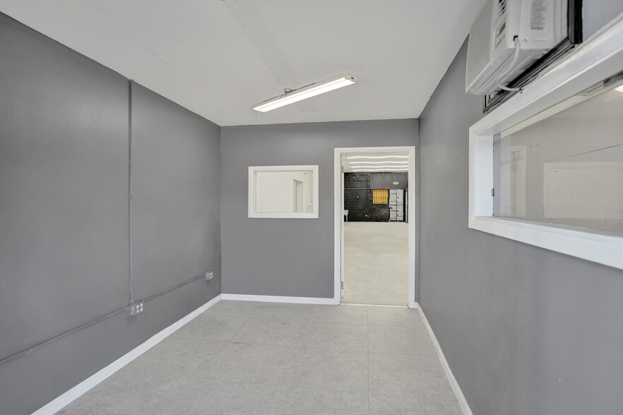 832 NW 1st St, Fort Lauderdale, FL for lease - Building Photo - Image 3 of 13