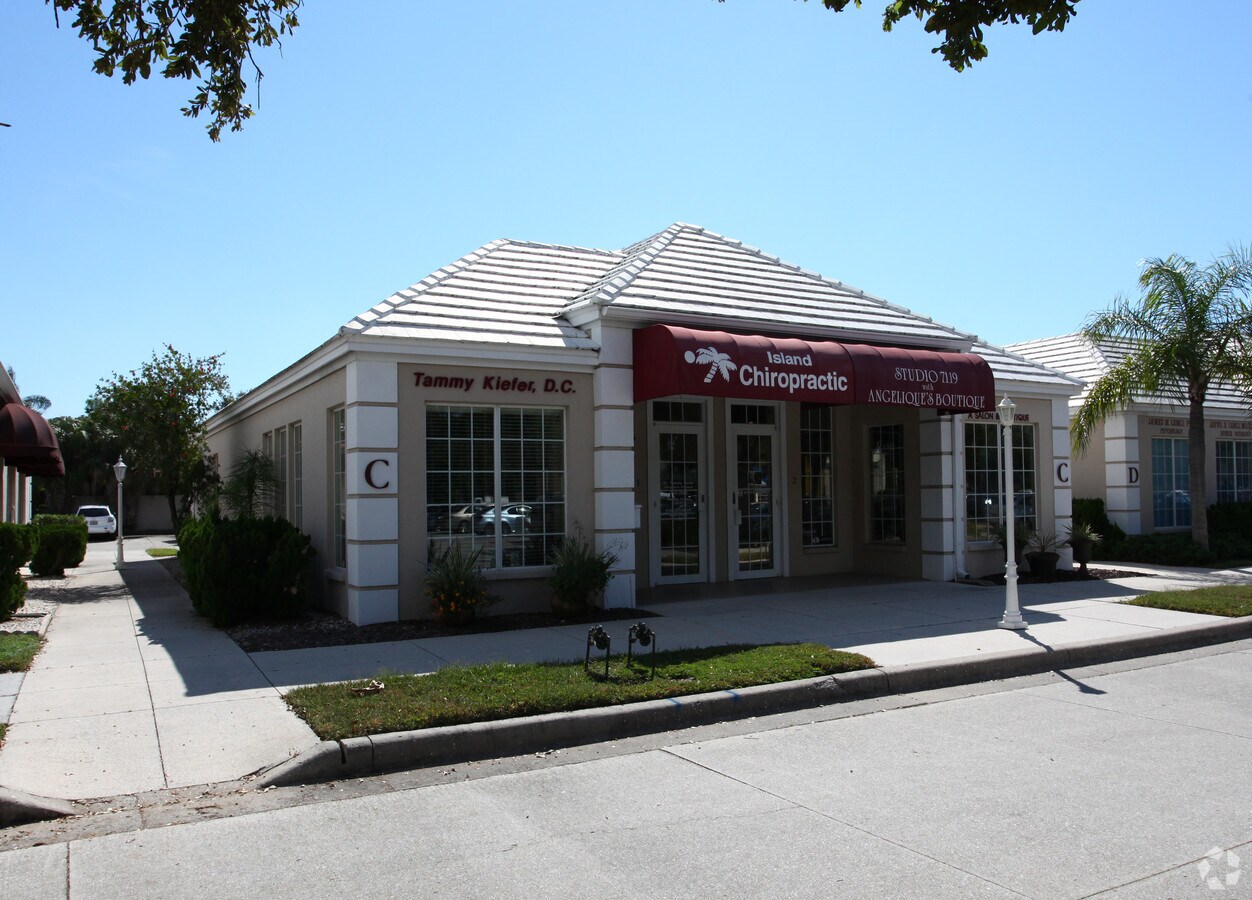 3900 Clark Rd, Sarasota, FL 34233