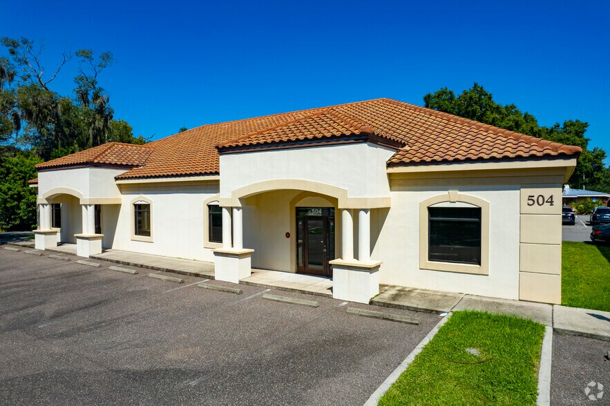 504 Corner Dr, Brandon, FL for sale - Primary Photo - Image 1 of 6