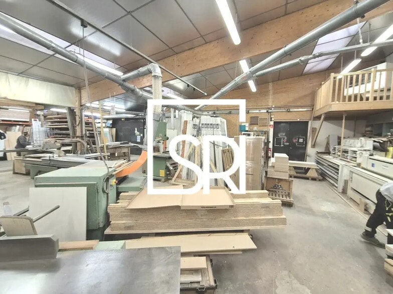 Industrial in Châteaugay for sale - Building Photo - Image 3 of 23