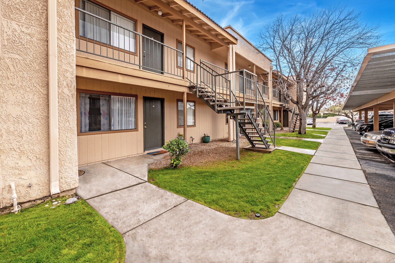 300 W Via Alamos Dr, Green Valley, AZ 85614