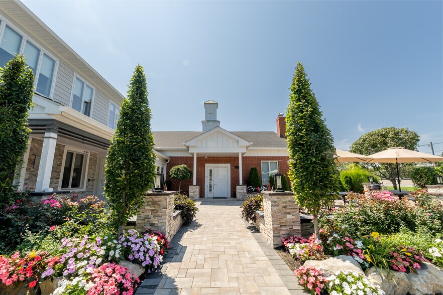 50 Vanderbilt Motor Pkwy, Commack, NY 11725 Office for Lease