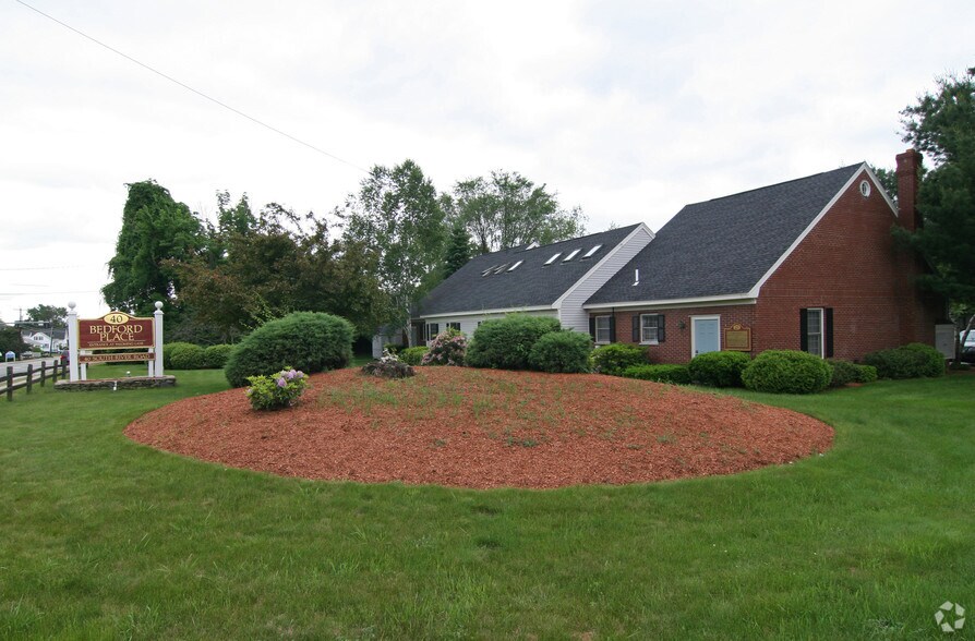 40 S River Rd, Bedford, NH 03110