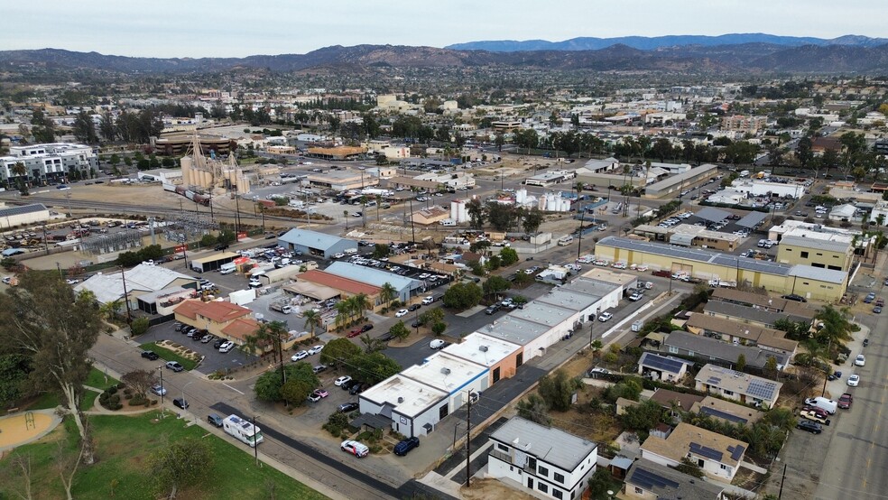 741 W 4th Ave, Escondido, CA for lease - Building Photo - Image 2 of 4