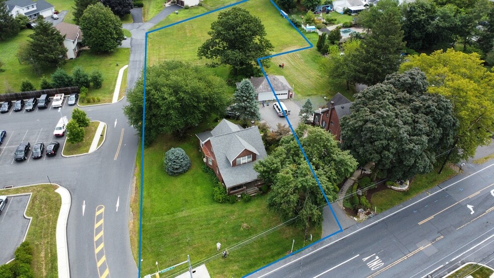 1515 Sullivan Trl, Easton, PA for sale - Building Photo - Image 2 of 8