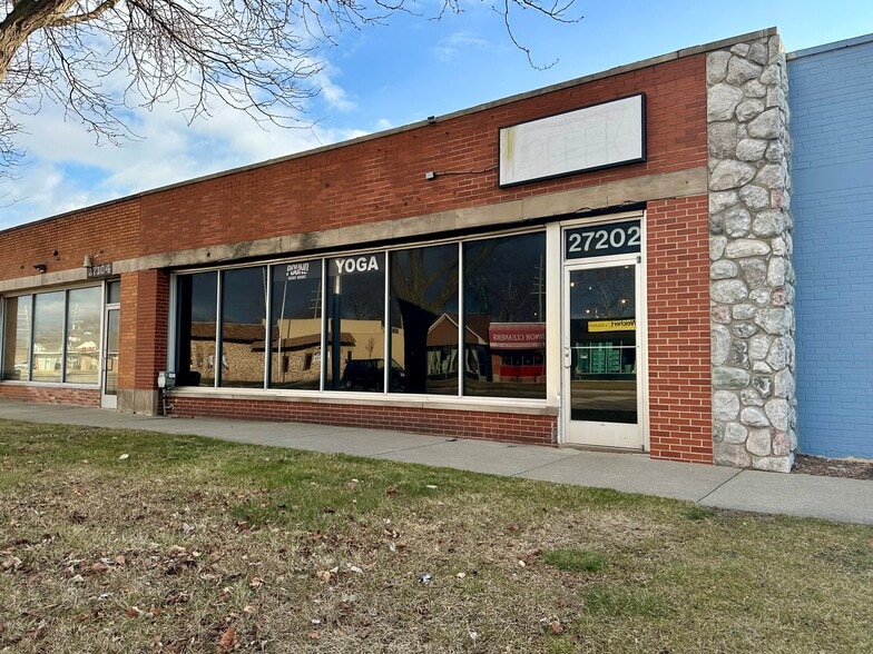 27202 Harper Ave, Saint Clair Shores, MI for lease - Building Photo - Image 1 of 4