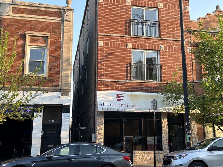 3215 W Armitage Ave, Chicago, IL for lease - Building Photo - Image 2 of 13