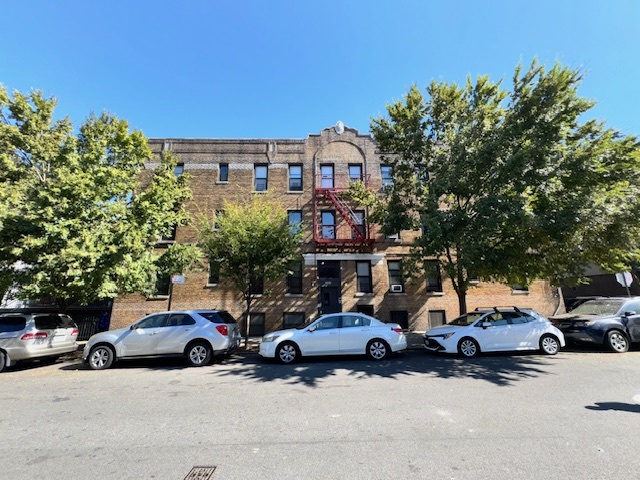 3004 Cruger Ave, Bronx, NY for sale - Building Photo - Image 1 of 48