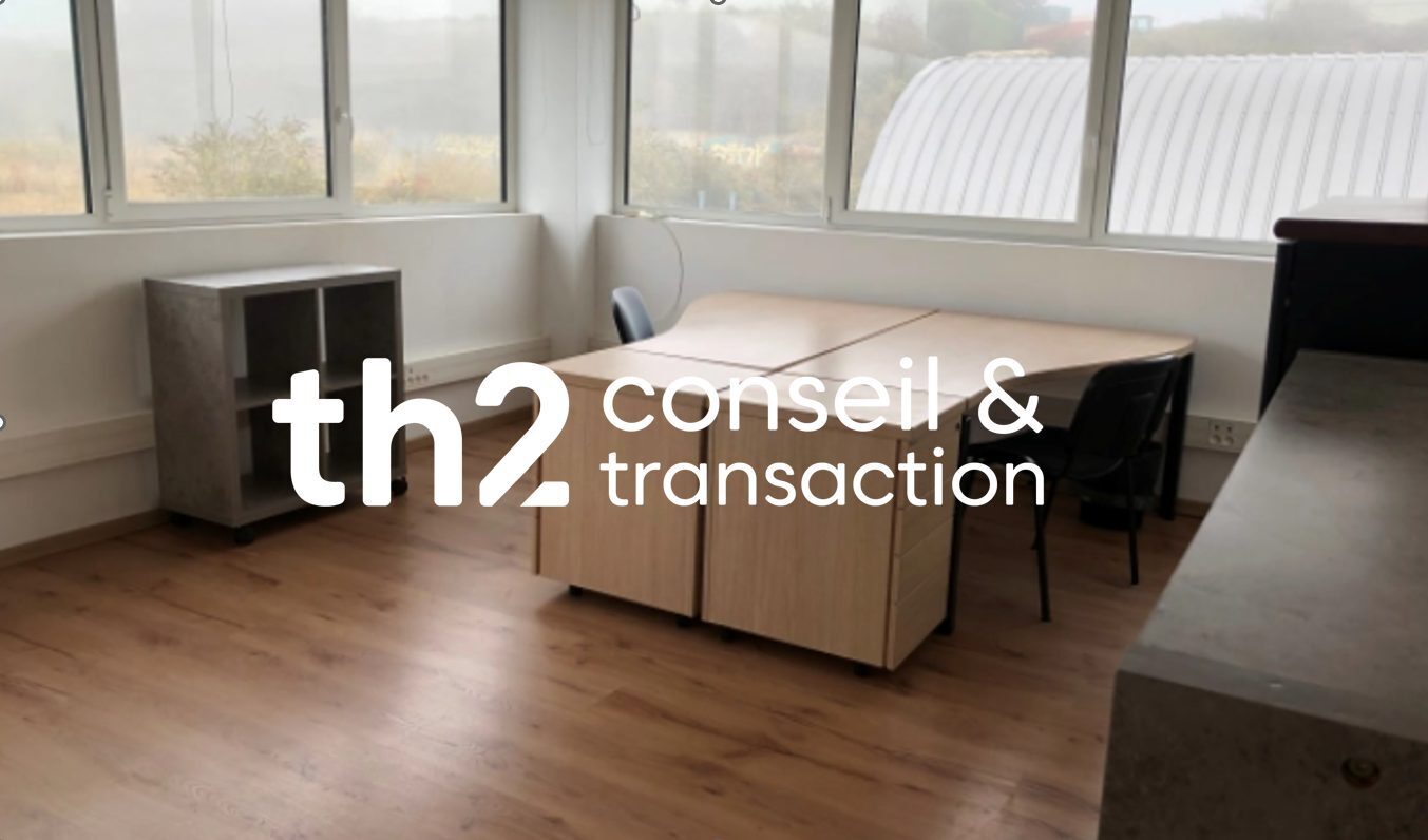 Office in Carpiquet for lease Interior Photo- Image 1 of 6