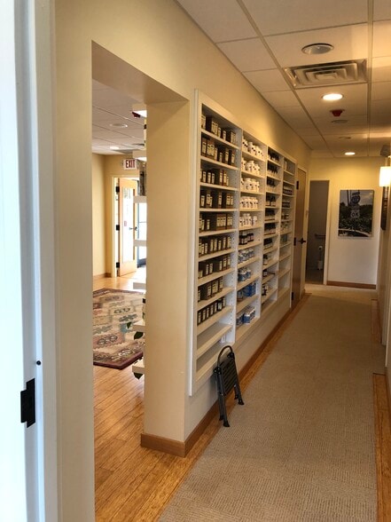 17 Glen Pond Dr, Red Hook, NY for lease - Building Photo - Image 3 of 7