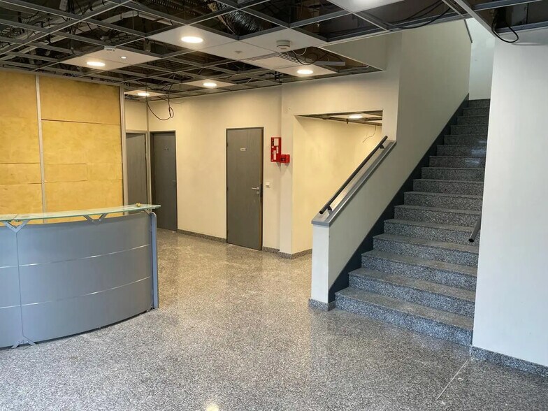 Flex in Le Mesnil-Amelot for lease - Building Photo - Image 2 of 7