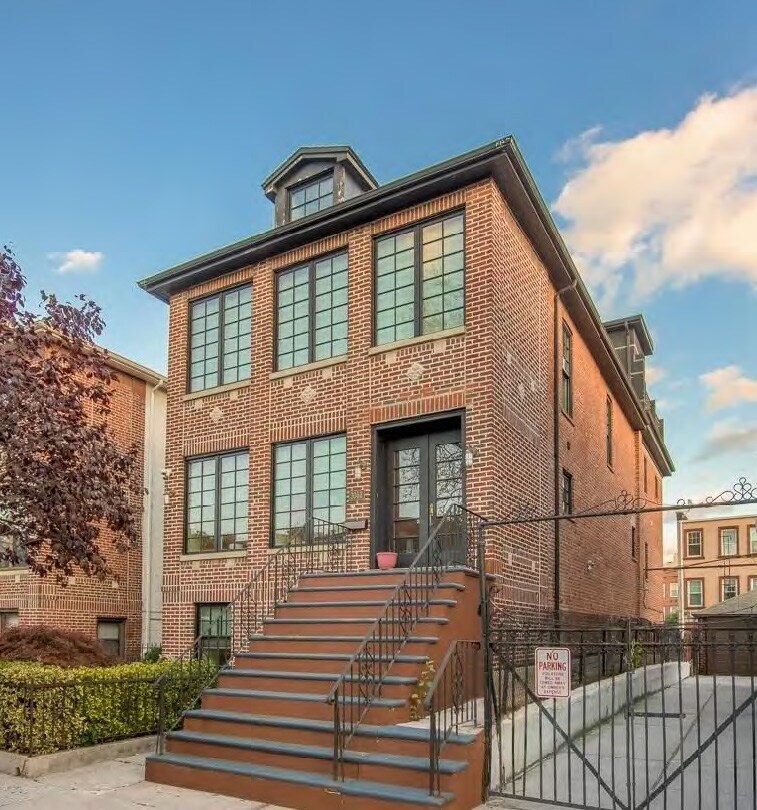 3053 35th St, Astoria, NY for sale Primary Photo- Image 1 of 1